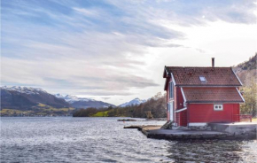 Гостиница Holiday home Ølensvåg Vaka  Эленсвог